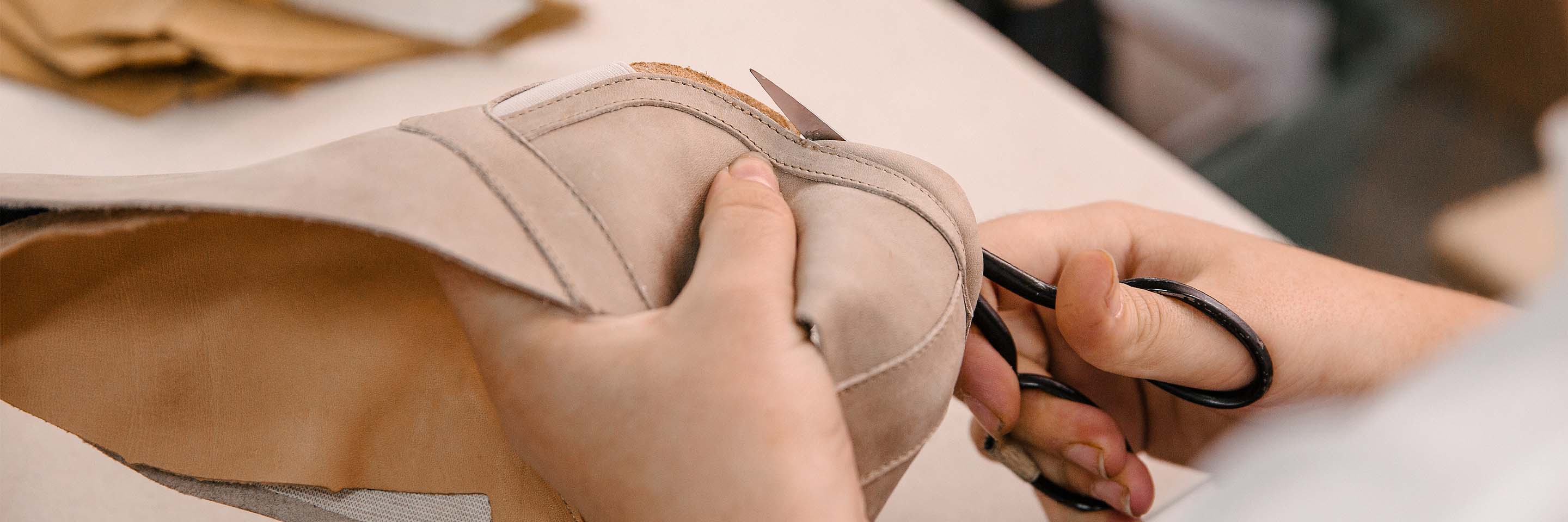 Handmade Think! shoes - Precise production of high-quality leather shoes Handmade Think! shoes - Precise craftsmanship of a leather shoe
